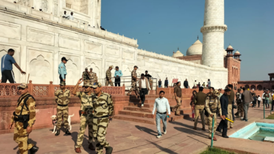 Bomb threat at Taj Mahal, police deployed